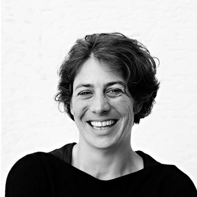 Schwarz-Weiß-Porträt eines Kunden von GPT.business aus dem Bereich Design und Unternehmenskommunikation